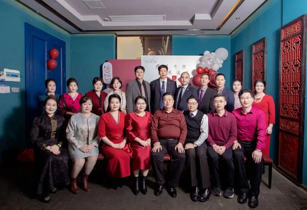 聚光同行者，致敬领路人：华球网页版_华球（中国）官方这场活动为何让人热泪盈眶？