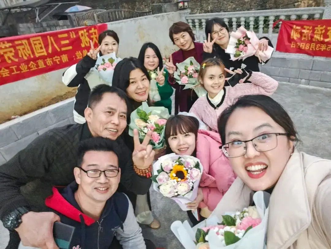 春山如黛，心路如歌-华球网页版_华球（中国）官方参加南宁市企联三八妇女节活动手记