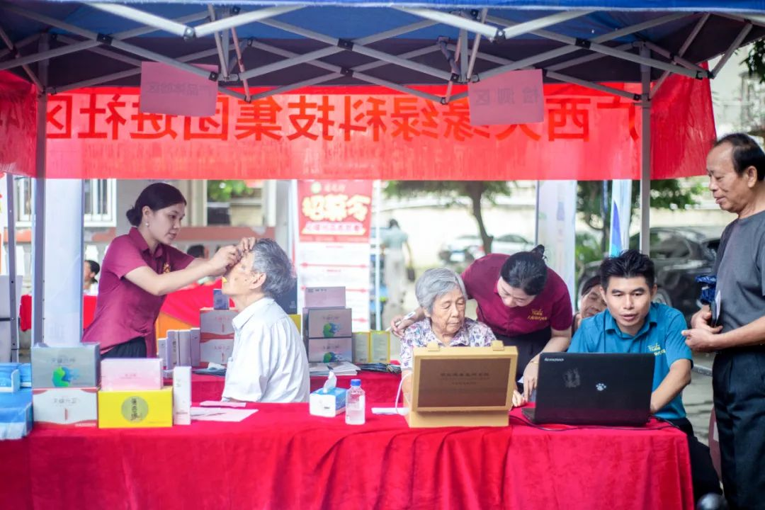 广西电视台镜头下的健康守护：华球网页版_华球（中国）官方健康科普进社区，三伏惠民暖人心